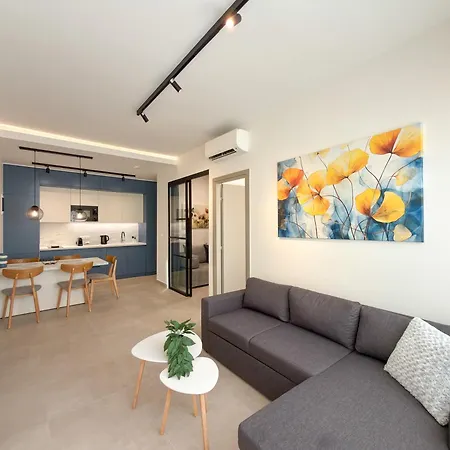 Апартамент Luxury Downtown E5 *