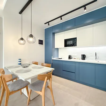 Апартамент Luxury Downtown E5 *