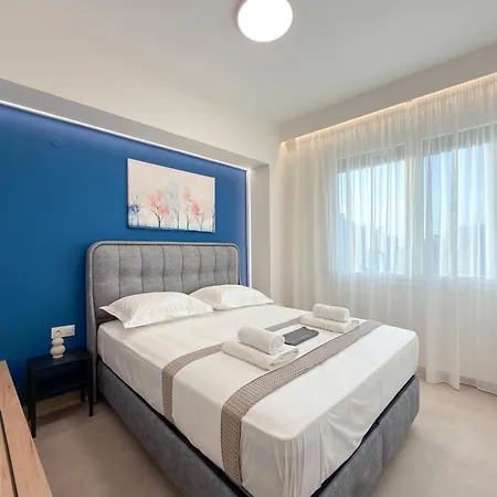 Апартамент Luxury Downtown E5 *