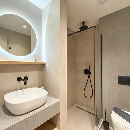 Апартамент Luxury Downtown E5